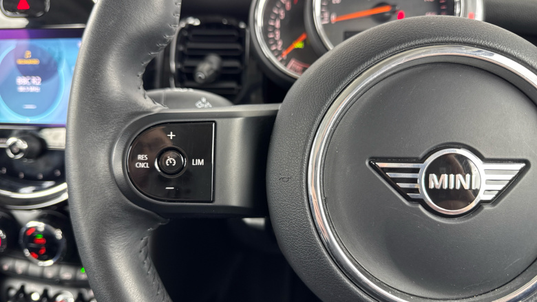 MINI Hatchback 1.5 Cooper Classic 5dr Auto [Nav Pack] Petrol Hatchback